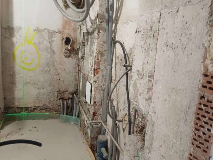 Renovierungsbedürftiger Raum